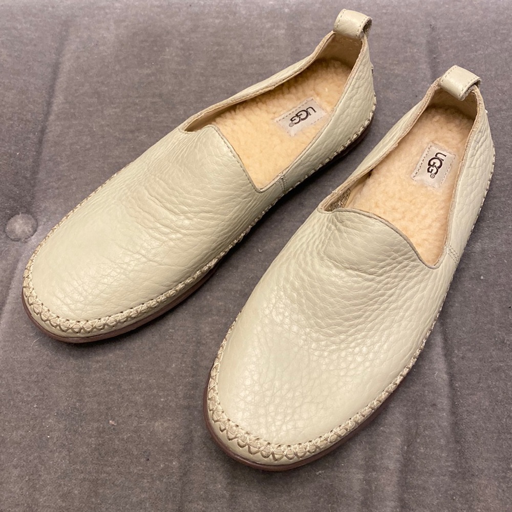 NWOT UGG Delfina Slipper w9